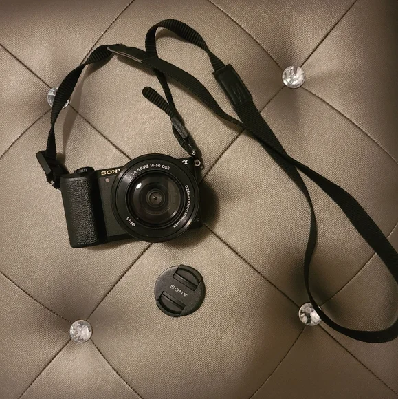 Sony Alpha a5100 Mirrorless Camera - Picture 2 of 12